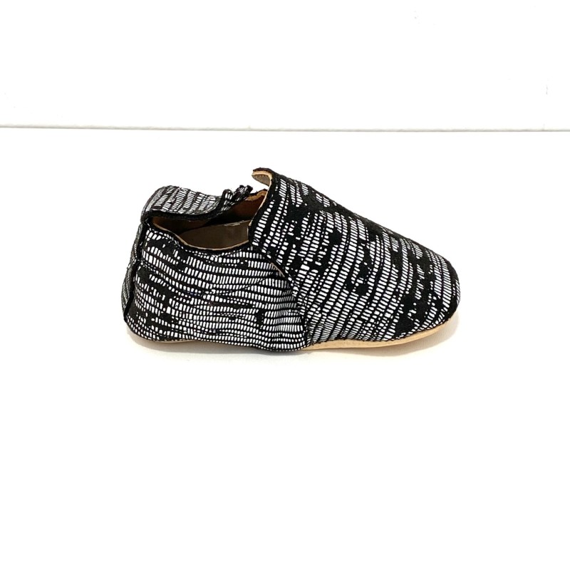 Easy Peasy Baby Brown Cuddle Shoes with White Stripes Easy Peasy Baby Brown Cuddle Shoes with White Stripes