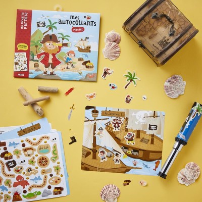 Kids Game 200 Stickers Pirates Auzou